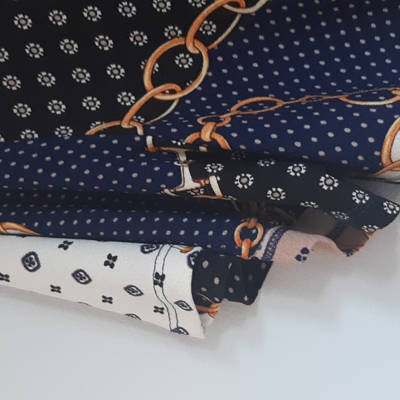 Chain Design Twist Hem - Picture 4 of 7